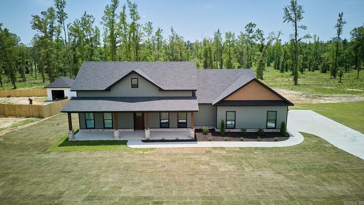 Property Photo: 10581 W Miller Sardis Road AR 72011