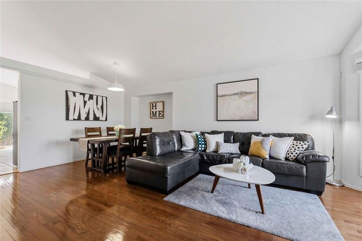 Property Photo:  34 Ravensden Drive  MB R2N 4N3 