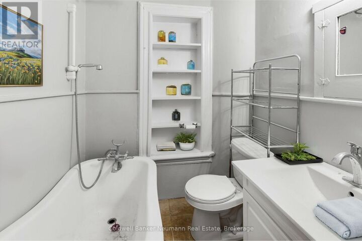 Property Photo:  43 Ontario Street D  ON N1E 3A9 
