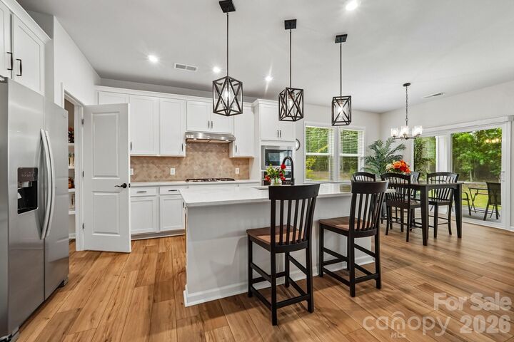 Property Photo: 8137 Franklin Trail Street NC 28227