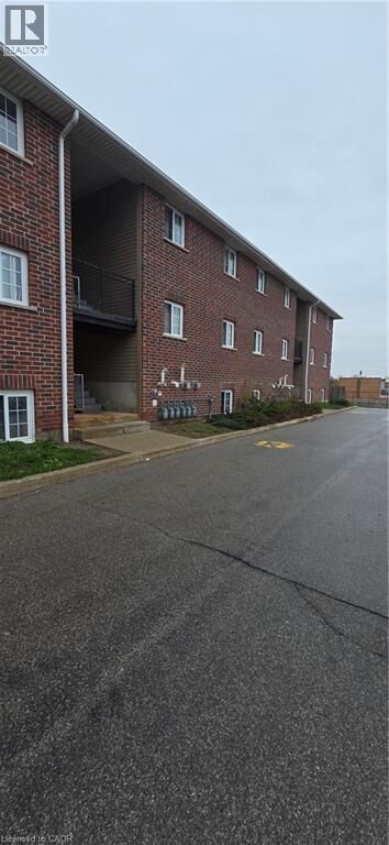 Property Photo:  274 East Highland Road East 10  ON N2M 3W4 