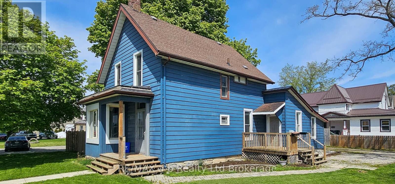 Property Photo:  311 Talbot Street West  ON N5H 1K3 