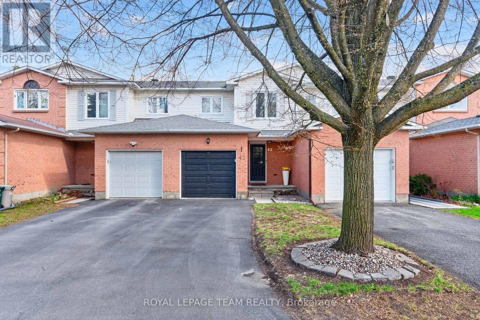 Property Photo:  42 Baton Court  ON K2L 4C8 