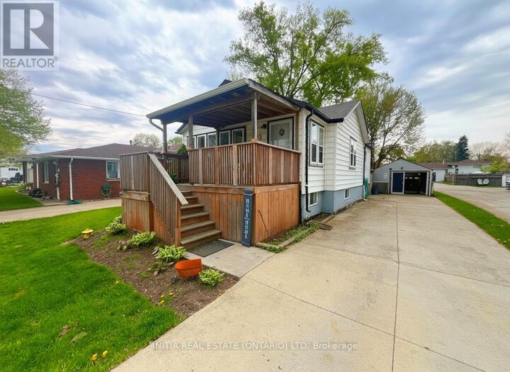 Property Photo:  993 Murphy Road West  ON N7S 2Y3 