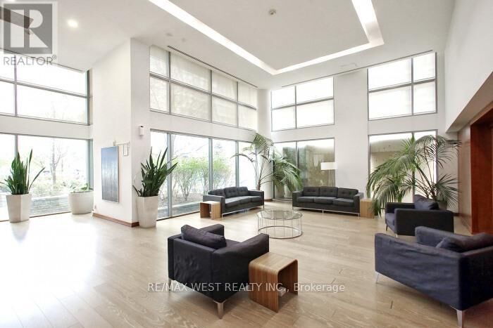 Property Photo:  225 Webb Drive 903  ON L5B 4P2 