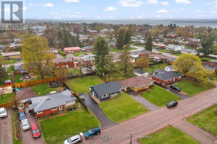 Property Photo:  266 Clemow Avenue  ON K8A 2E4 