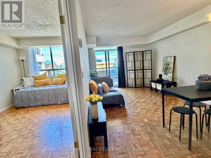 Property Photo:  555 Wilson Hts Boulevard 402  ON M3H 6B5 