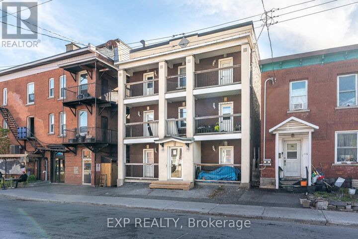 Property Photo:  118 Rochester Street  ON K1R 7M1 