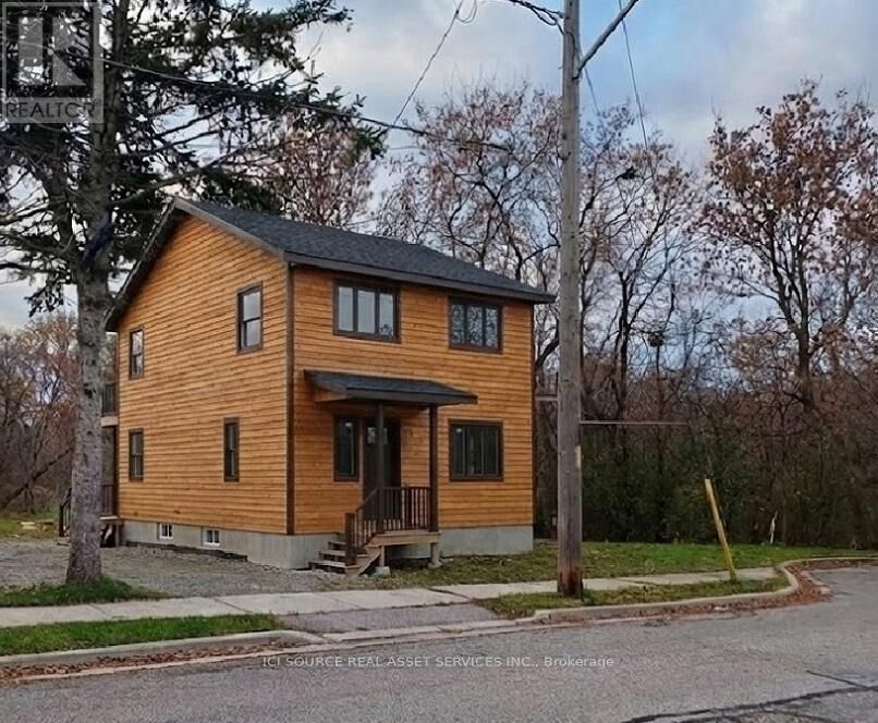Property Photo:  85 Hall Street  ON L1H 2Y8 