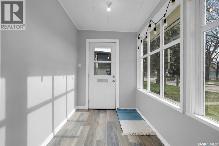 Property Photo:  1314 6th Avenue N  SK S7K 2T8 