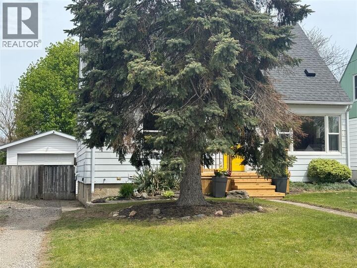Property Photo:  790 Pineview Avenue  ON N7V 2C8 