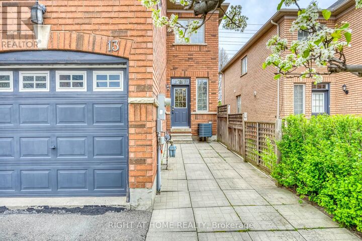 Property Photo:  1015 Galesway Boulevard 13  ON L5V 0A8 