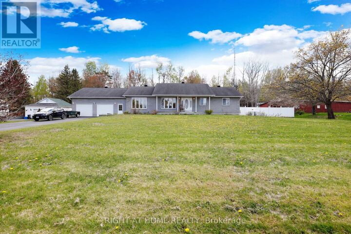 Property Photo:  902 Rue Elizabeth Street  ON K0B 1C0 