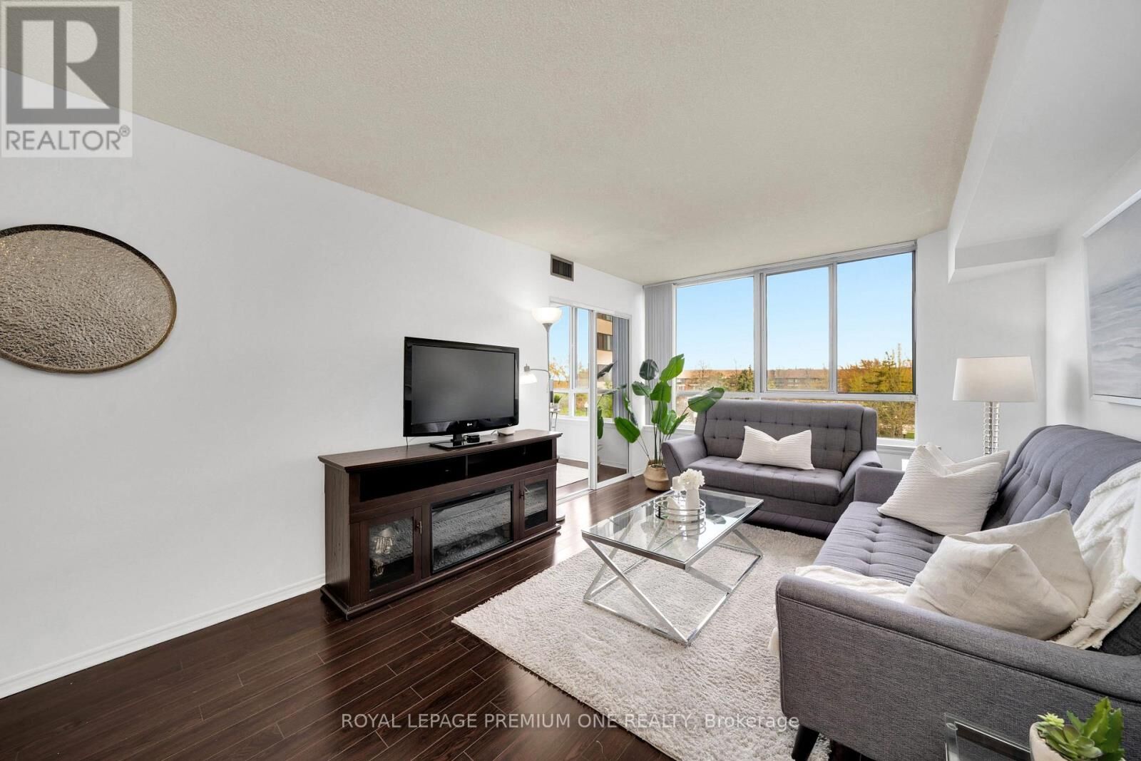 Property Photo:  1001 Cedarglen Gate 310  ON L5C 4R2 