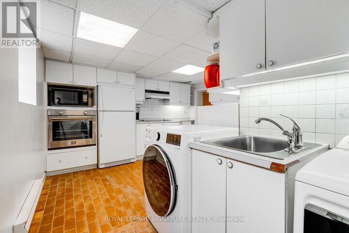 Property Photo:  529 Spadina Road Lower  ON M5P 2W9 