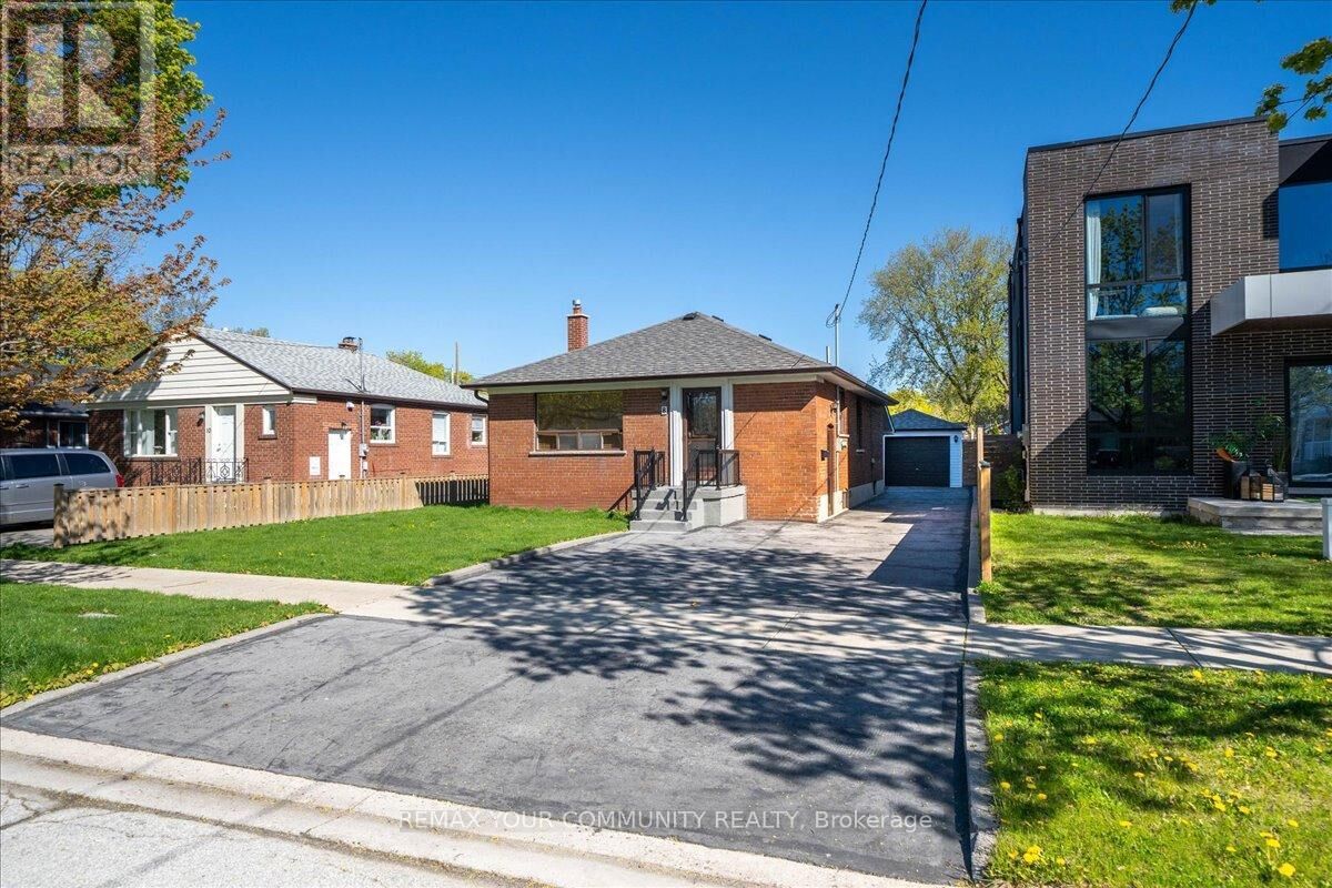 Property Photo:  8 Davick Drive  ON M8W 2C9 
