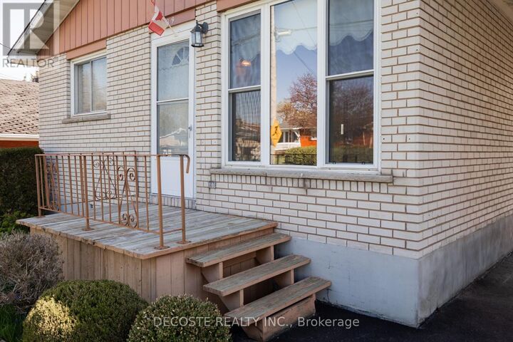 Property Photo:  429 Dominion Street South  ON K0C 1A0 
