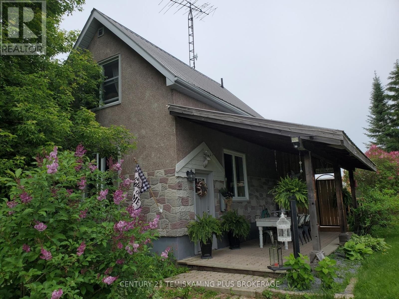 Property Photo:  864153 Uno Park Road  ON P0J 1P0 