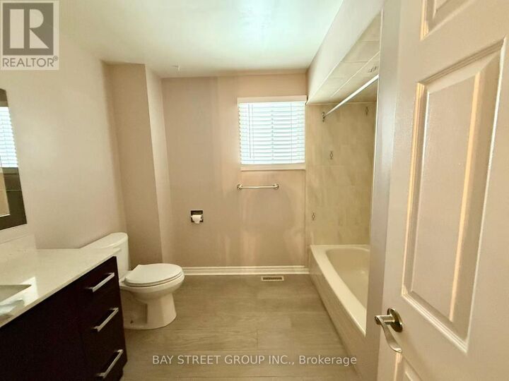 Property Photo:  4497 Longmoor Road Room 3  ON L5M 4H6 