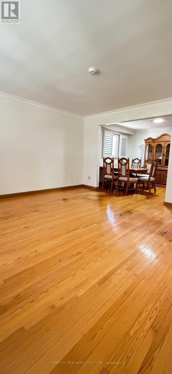 Property Photo:  27 Bowhill Crescent Main  ON M2J 3S1 