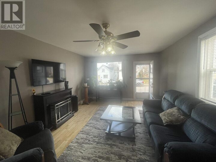 Property Photo:  523 McLaughlin St W  ON P7C 3B4 