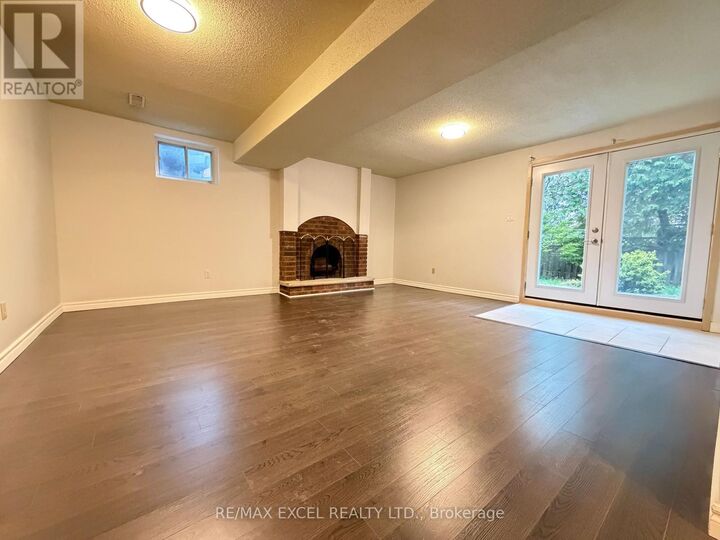 Property Photo:  240 Yorkshire Drive Lower  ON L3Y 6J7 