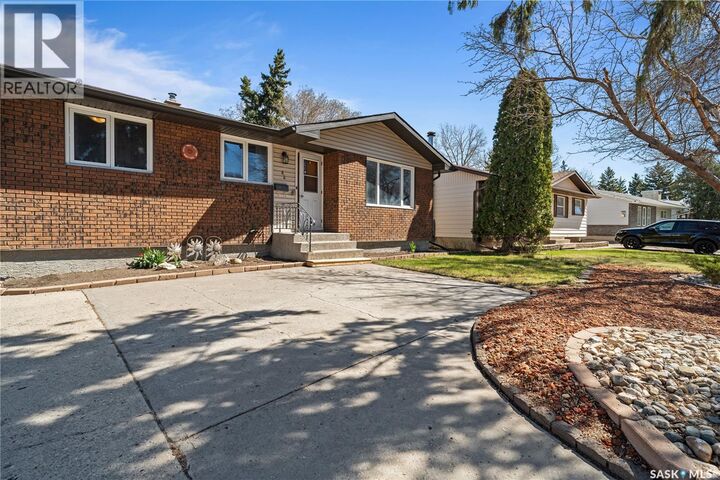Property Photo:  46 Hammond Road  SK S4R 3C6 