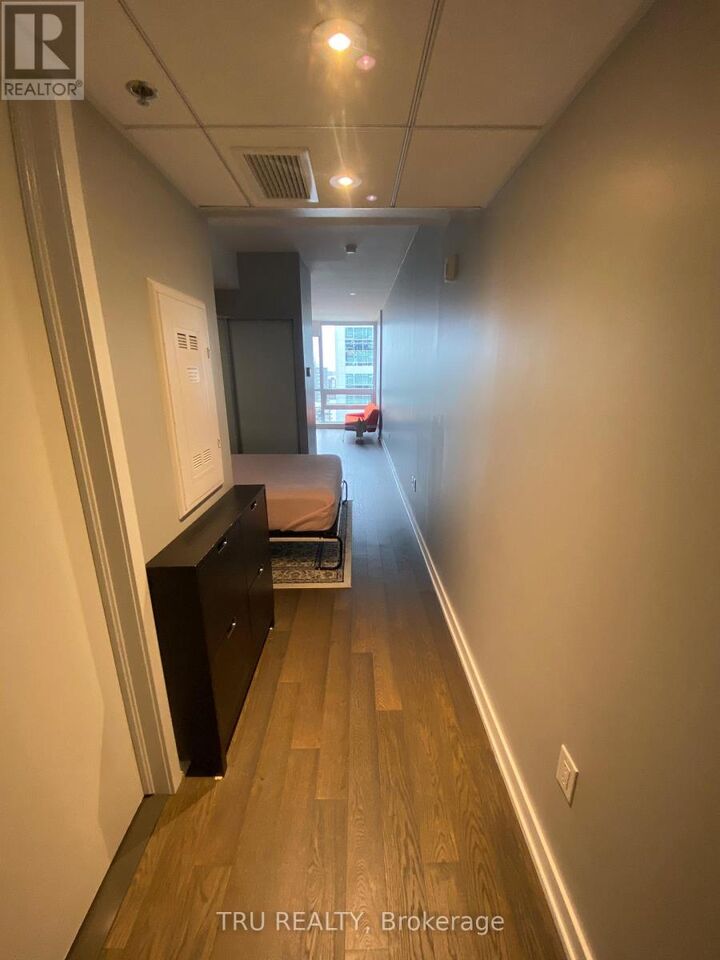 Property Photo:  199 Slater Street  ON K1P 0C8 