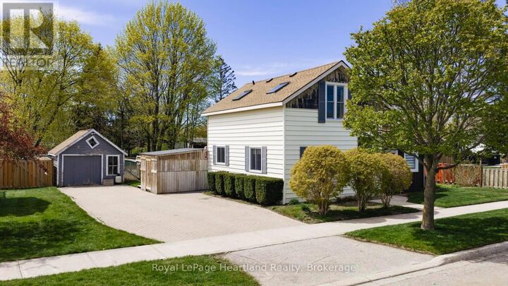 Property Photo:  128 Eldon Street  ON N7A 3R7 