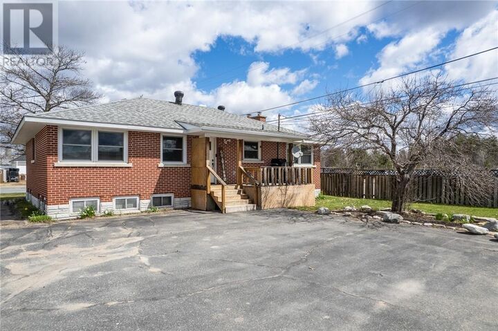 Property Photo:  138 Fleming Street  ON P5E 1E1 