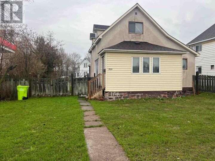 209 Wellington St — photo 1