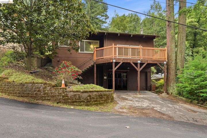 Property Photo: 33 Eastwood Ct CA 94611