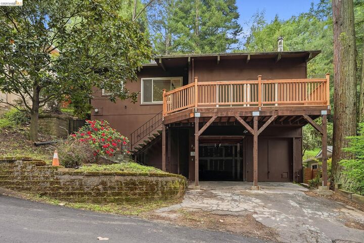 Property Photo: 33 Eastwood Ct CA 94611
