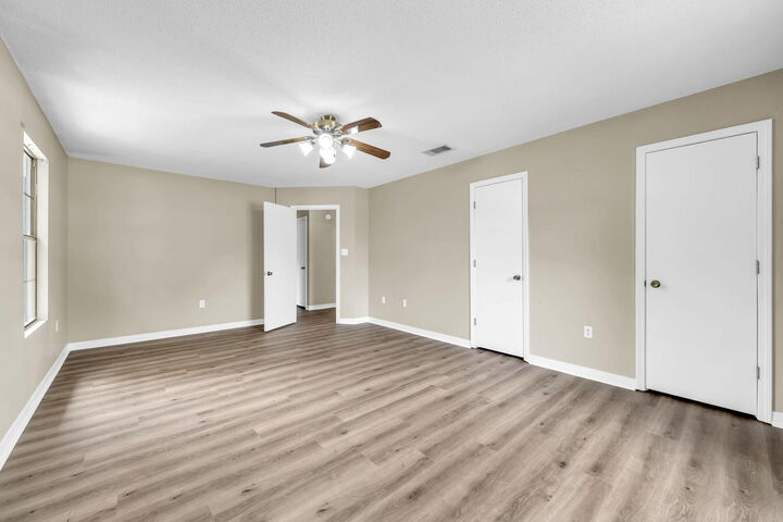 Property Photo:  5998 Creekside Circle  FL 32536 