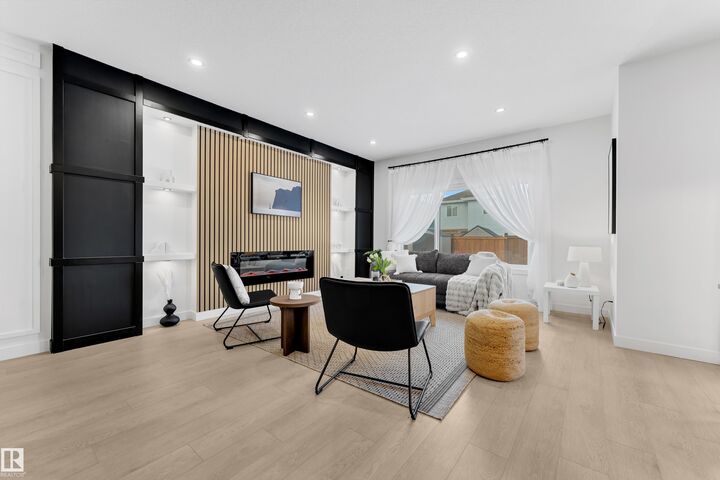 Property Photo:  1087 Starling Drive NW  AB T5S 0V4 