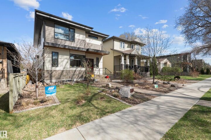 Photo de la propriété:  8839 93 Street NW  AB T6C 3T2 