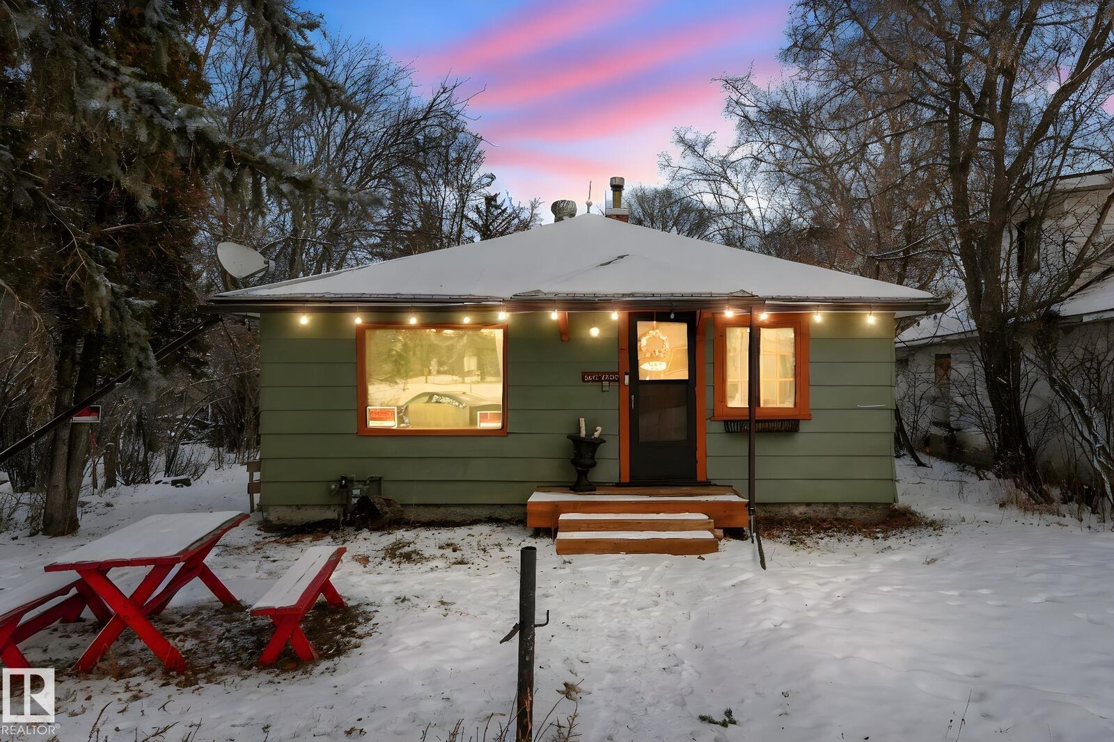 Property Photo:  5043 48 St  AB T4S 1C6 