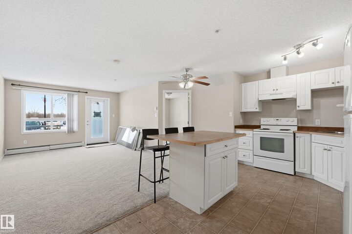 Photo de la propriété:  5350 199 Street NW  AB T6M 0A5 