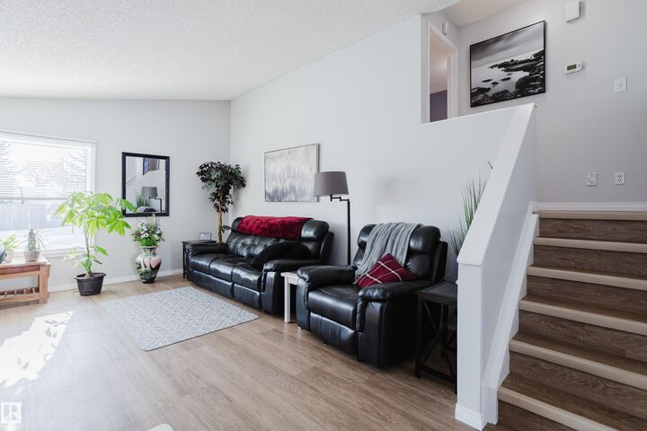 Property Photo:  6 Kiniski Crescent NW  AB T6L 5A9 
