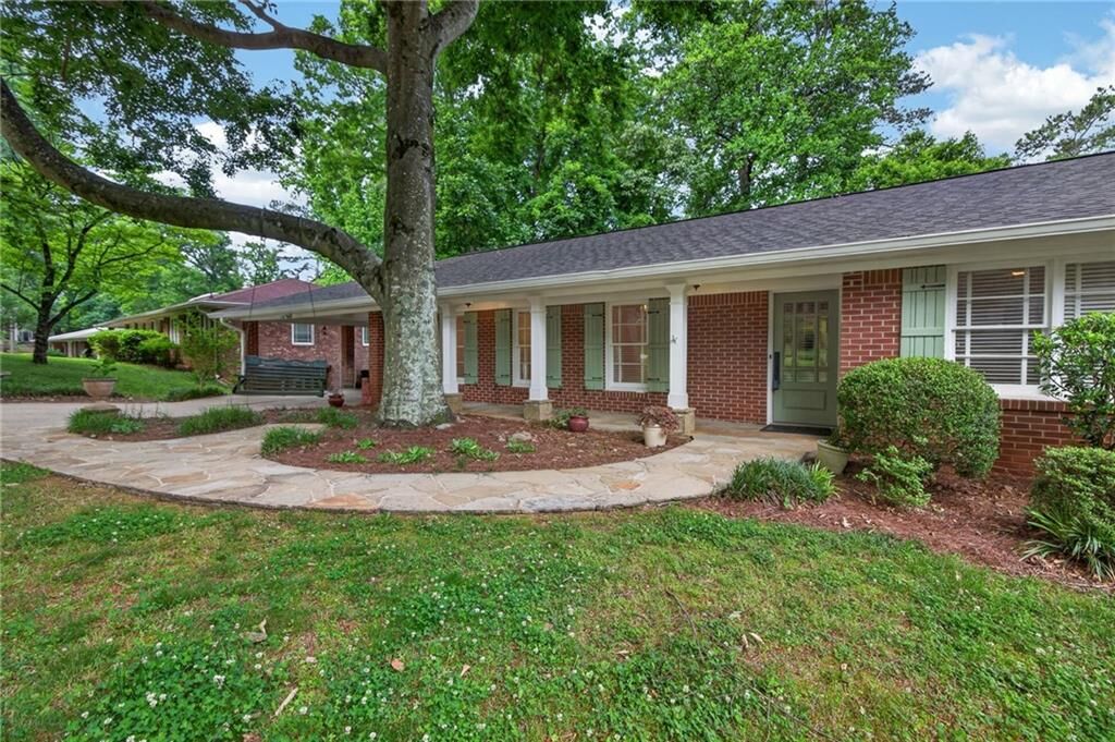 Property Photo:  1370 Driftwood Court  GA 30075 