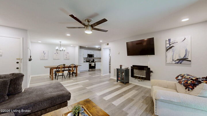 Property Photo:  1 Dupont Way #6  KY 40207 