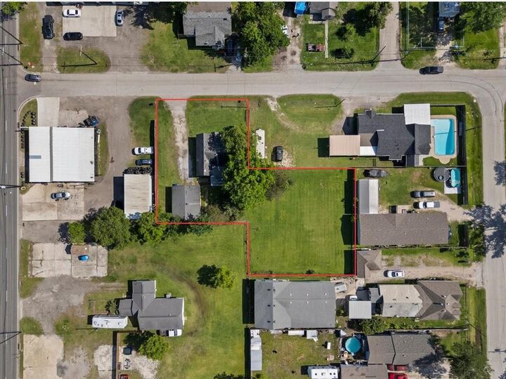 Property Photo: 104 Avenue E TX 77562