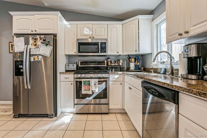 Property Photo:  33 Brookside Place  NY 10570 