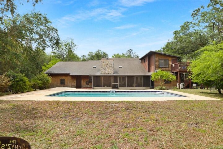 Property Photo: 22731 NW 91st Court Road FL 32667