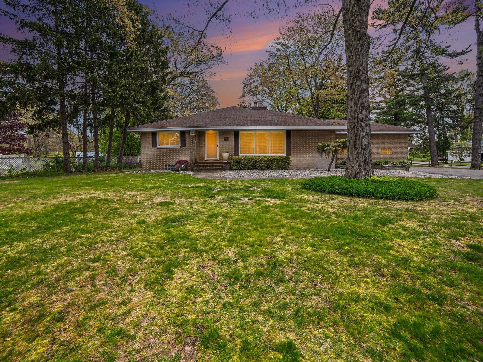 Property Photo: 204 N Fruitport Road MI 49456
