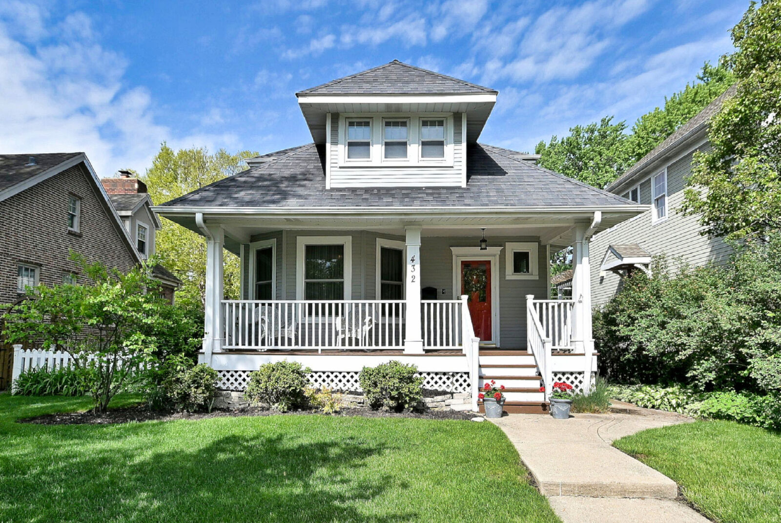 Property Photo: 432 S Greenwood Avenue IL 60068