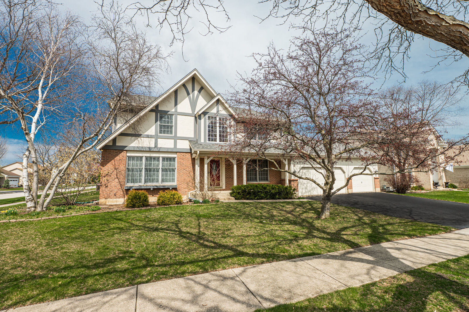 Property Photo:  1404 Halifax Drive  IL 60060 