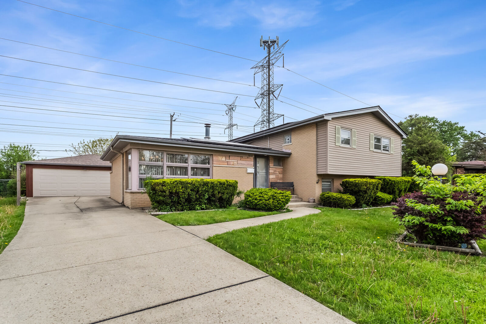 Property Photo:  7638 Maple Street  IL 60053 