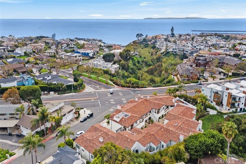 Property Photo:  401 Seaward Road 6  CA 92625 