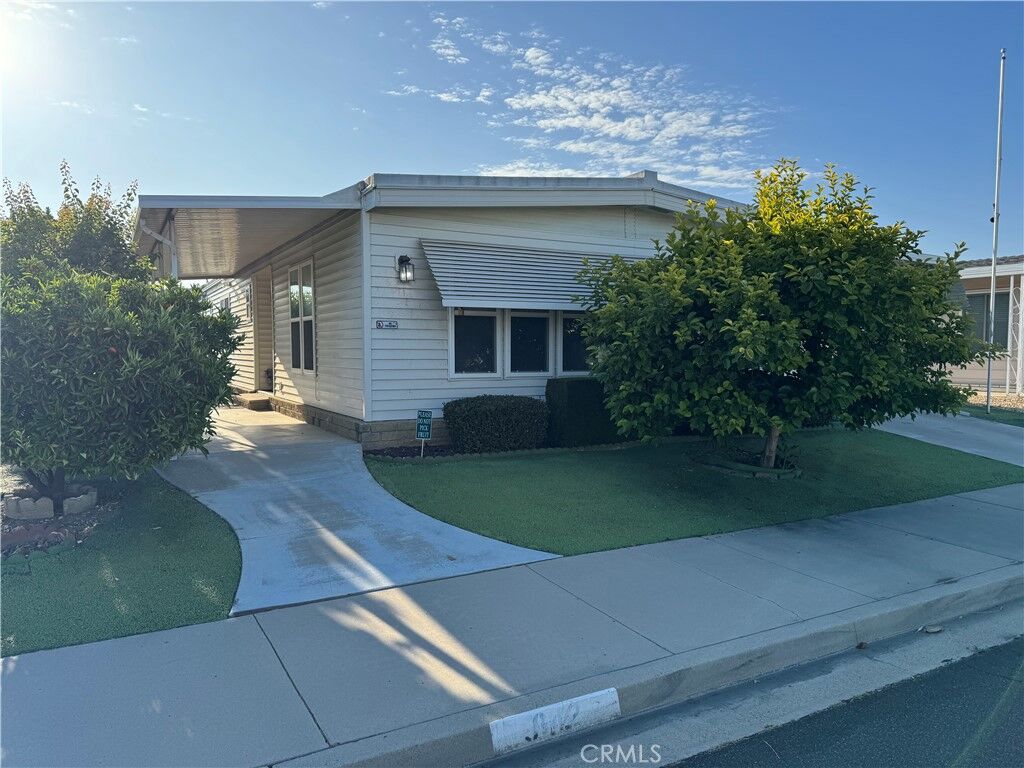 Property Photo: 942 Santa Elena CA 92545